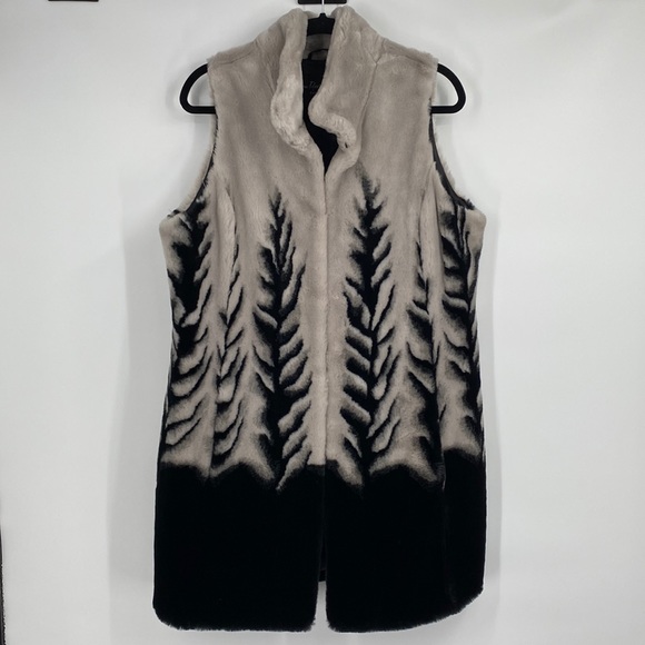 Parkhurst Jackets & Blazers - Outdoor Edition by Parkhurst Silver and Black Faux Fur Long Vest